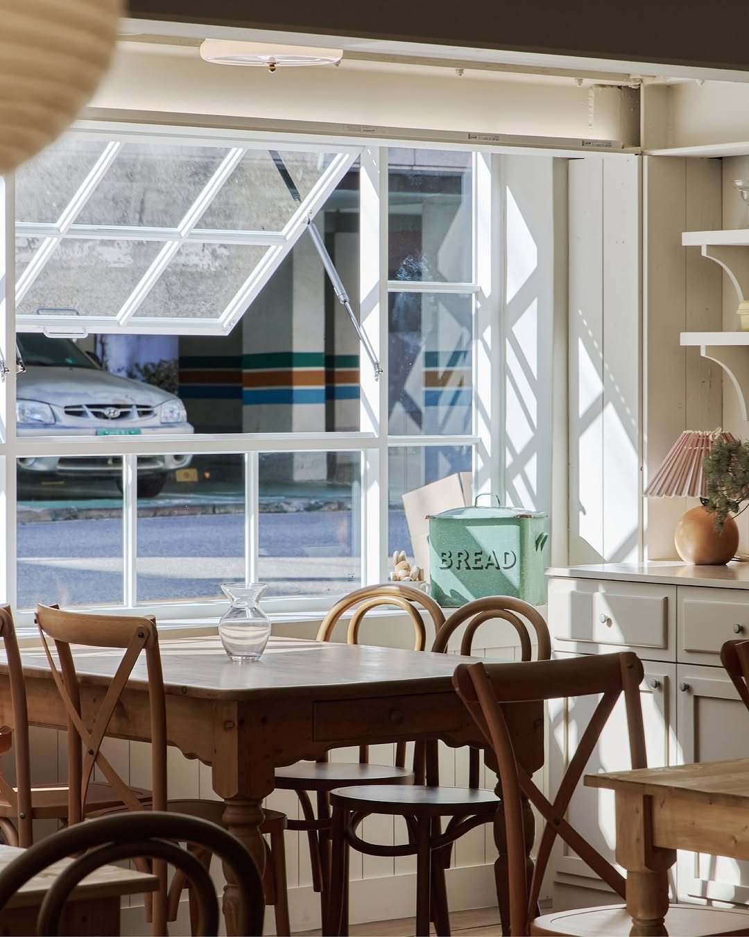 ohuxx 게시물 이미지: -
live in ohu, 2024
Bread Cafe
#cafeinterior...