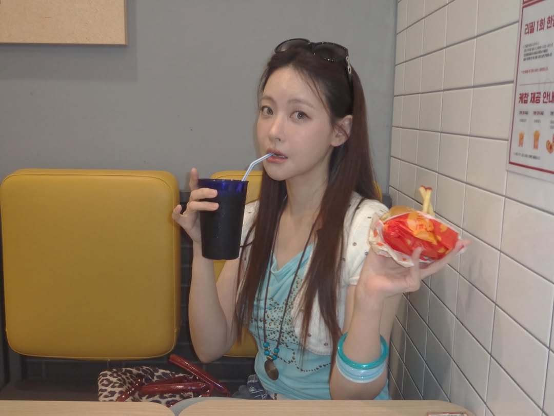 ohvely22 게시물 이미지: 사랑스러운 girl
퀸카는 외로운 법! 유튜브 놀러오세요!
