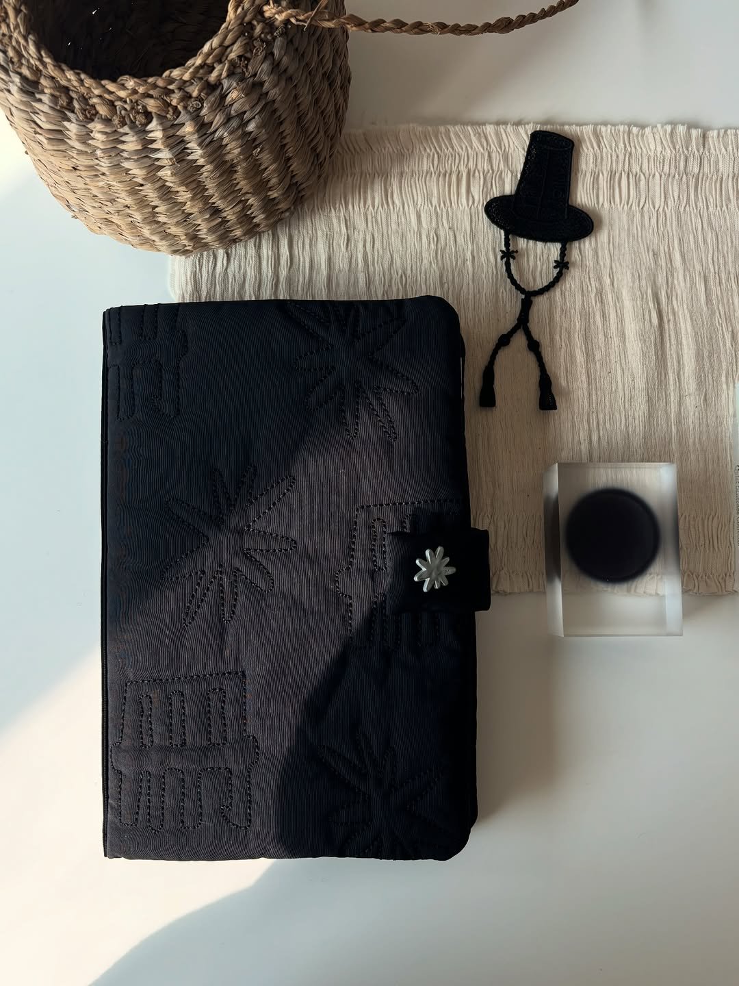 Photo shared by 오이뮤 / OIMU® on February 19, 2026 tagging @oimu_, @29cm.official, and @oimu_shop. May be an image of macrame, diary, lace, clutch, pouch and text.