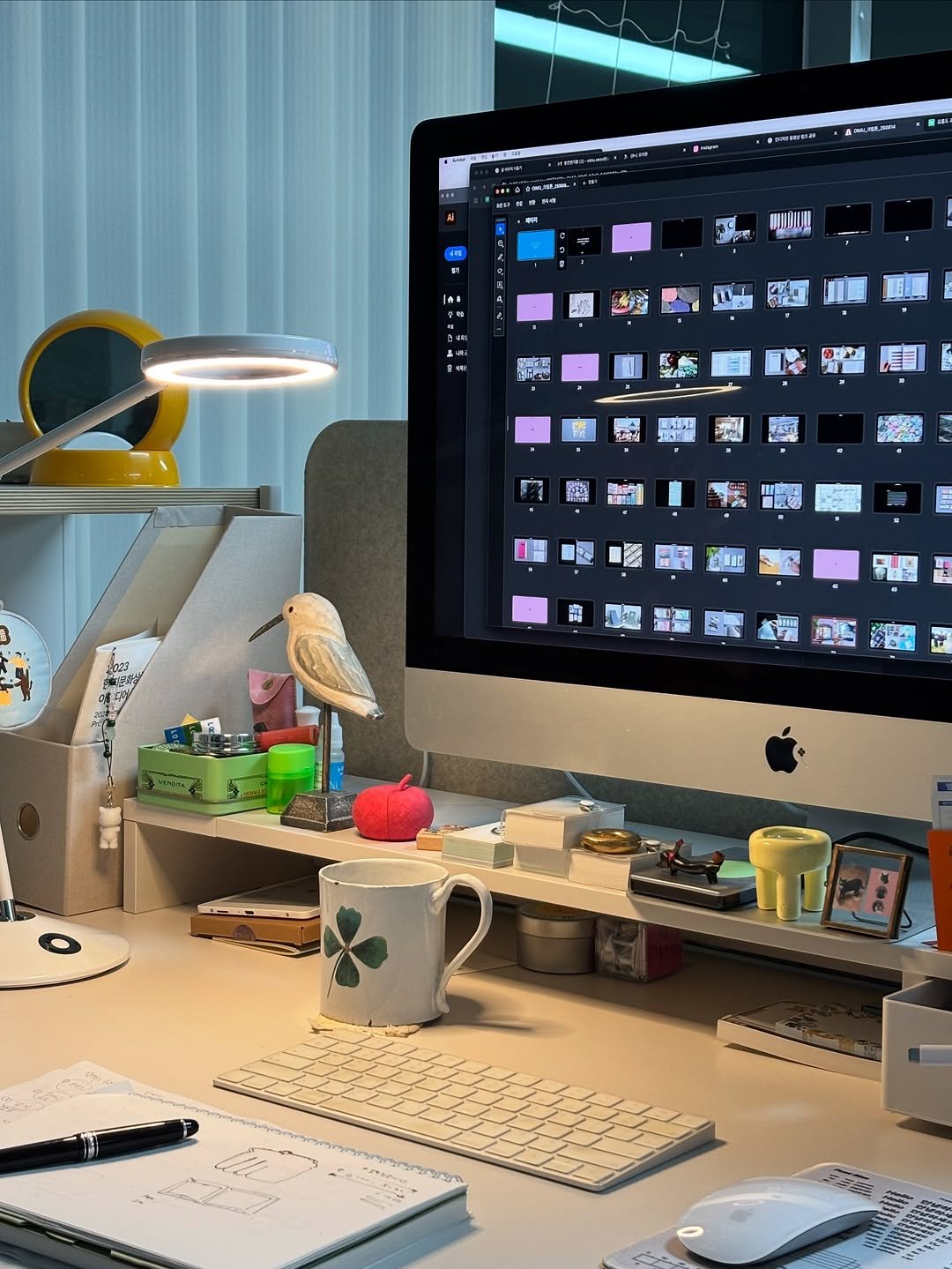 Photo by 오이뮤 / OIMU® in 부산 Busan. May be an image of bureau, tablet, screen, computer keyboard, desk, computer, office and text.