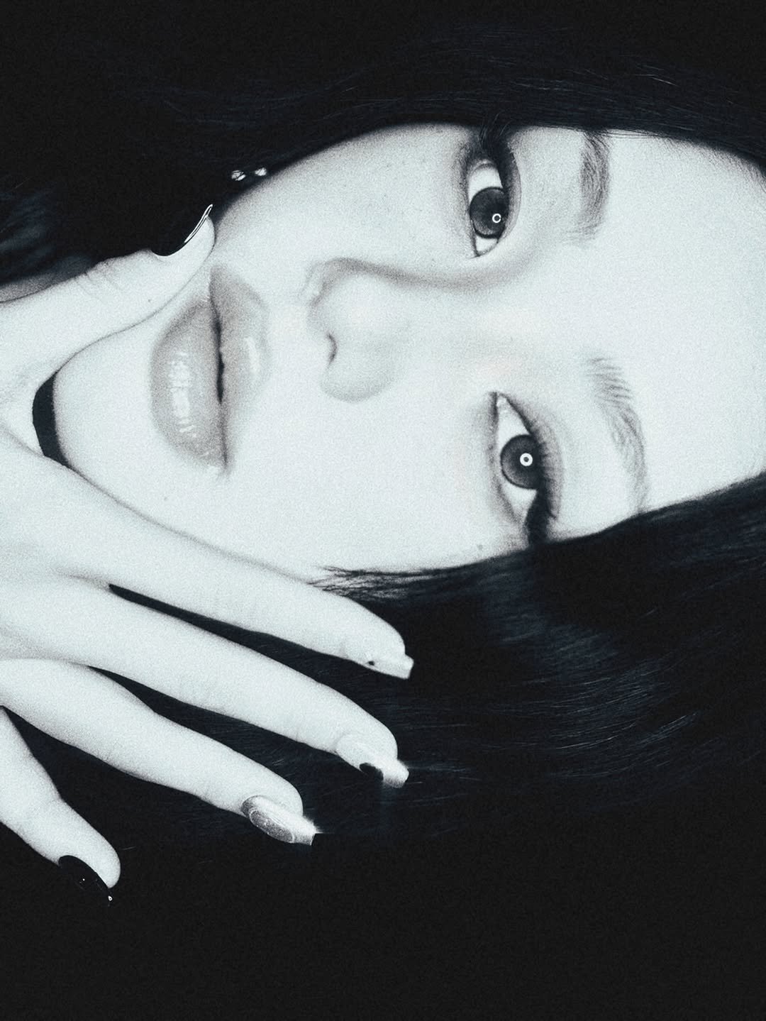 Photo by 옥세희✨ on November 06, 2025. May be a black-and-white image of one or more people, makeup and hair.