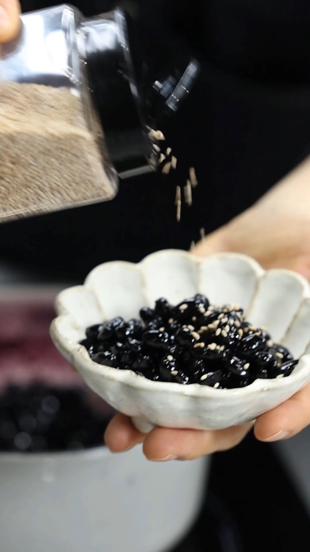 okdongja1004 게시물 이미지: 명절에 고향 집 가면 어머니들이 검은콩 한 봉지씩 꼭 싸주시잖아요. 이거 냉장고에...