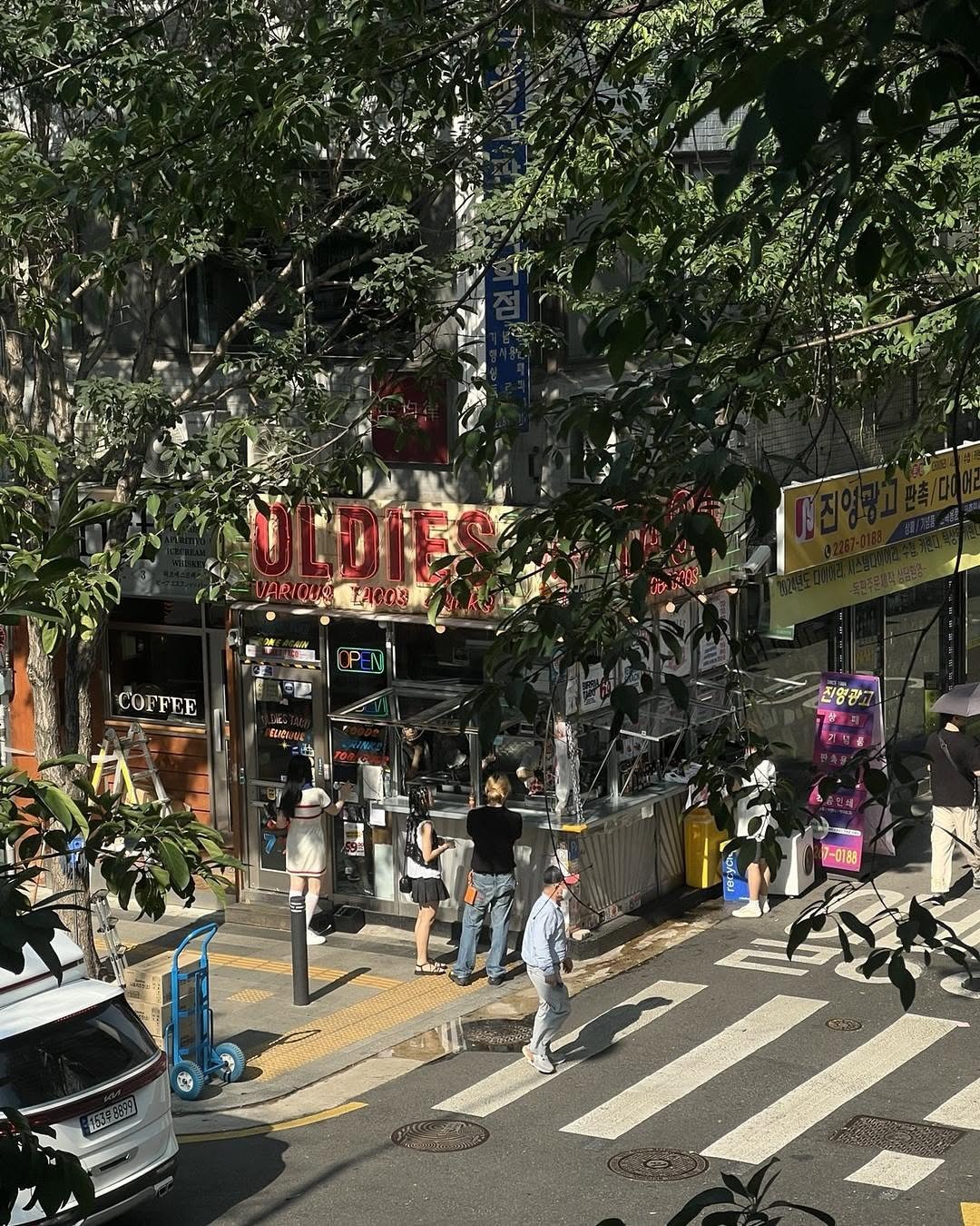 Photo by 올디스 타코 on August 25, 2025. May be an image of 5 people, signboard, Times Square, newsstand, street and text.