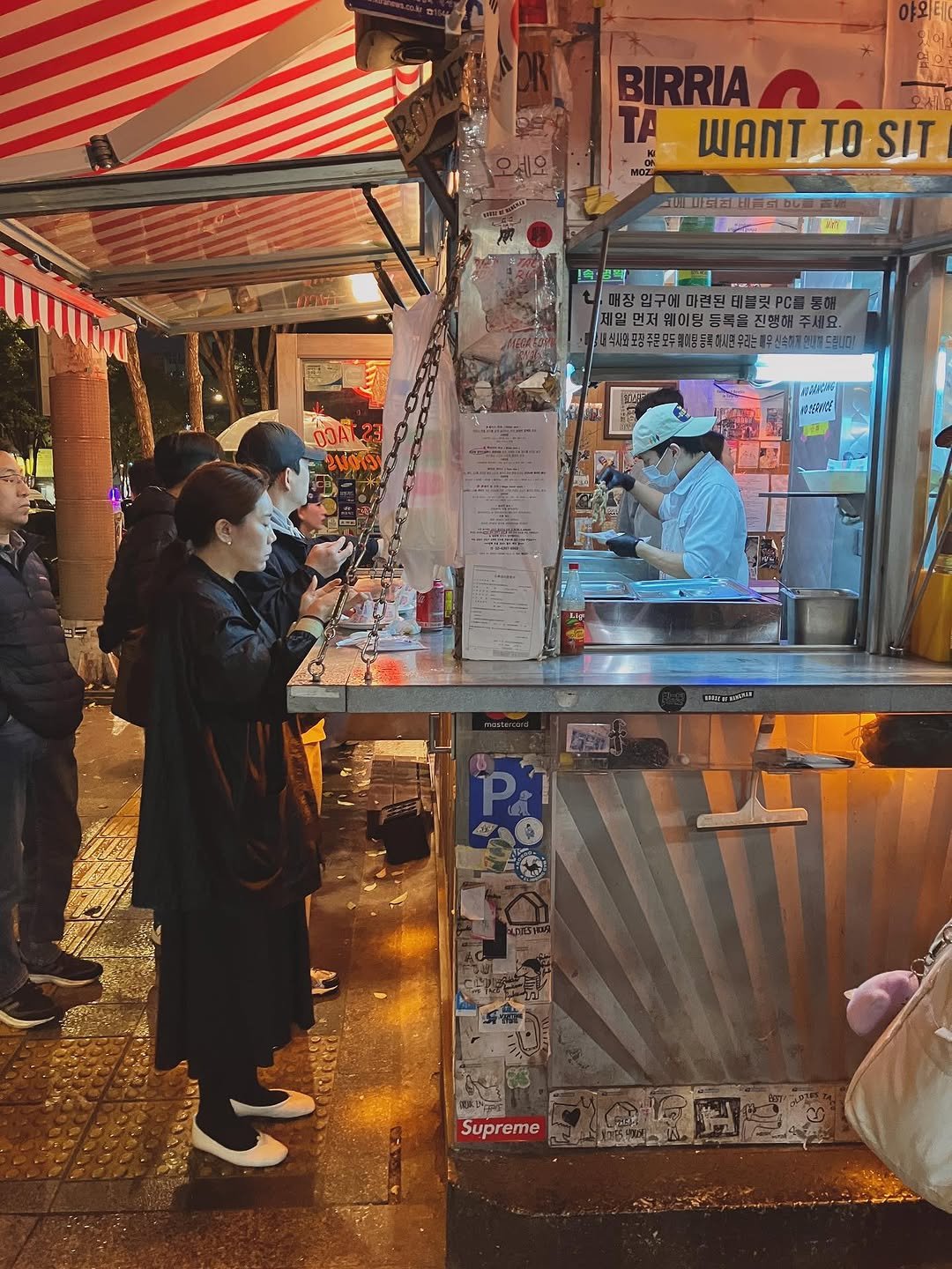 Photo shared by 콩찰밥 on November 10, 2025 tagging @oldiestaco. May be an image of one or more people and text.