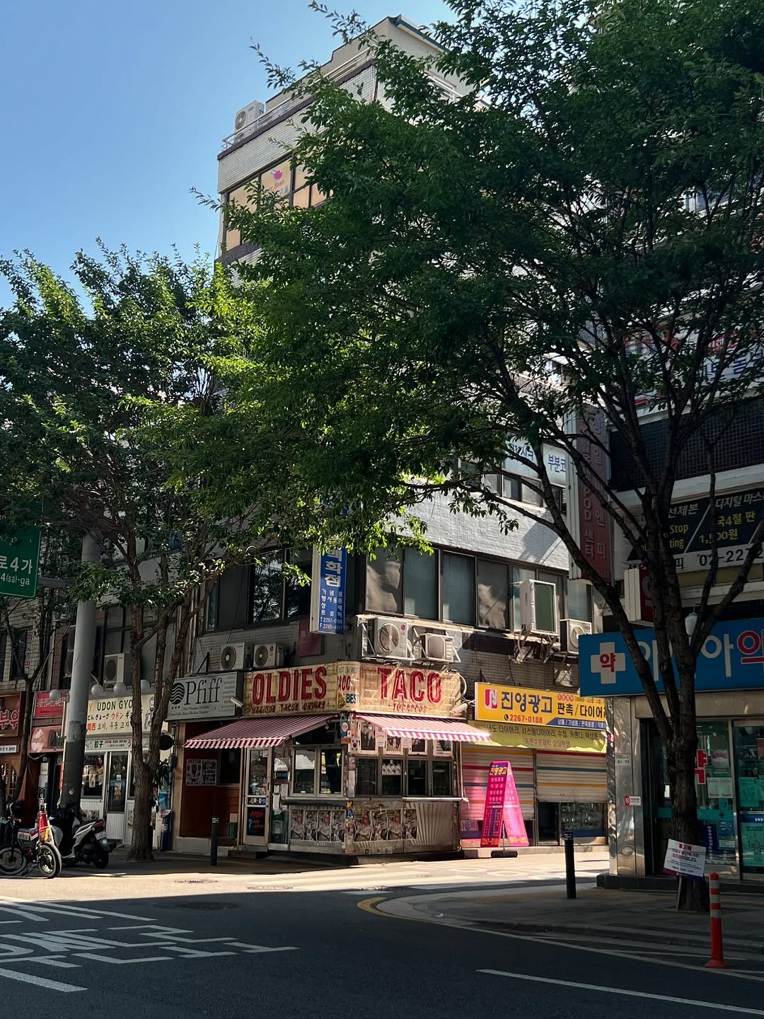 Photo by 올디스 타코 on September 14, 2025. May be an image of 1 person, signboard, street, buildings and text.