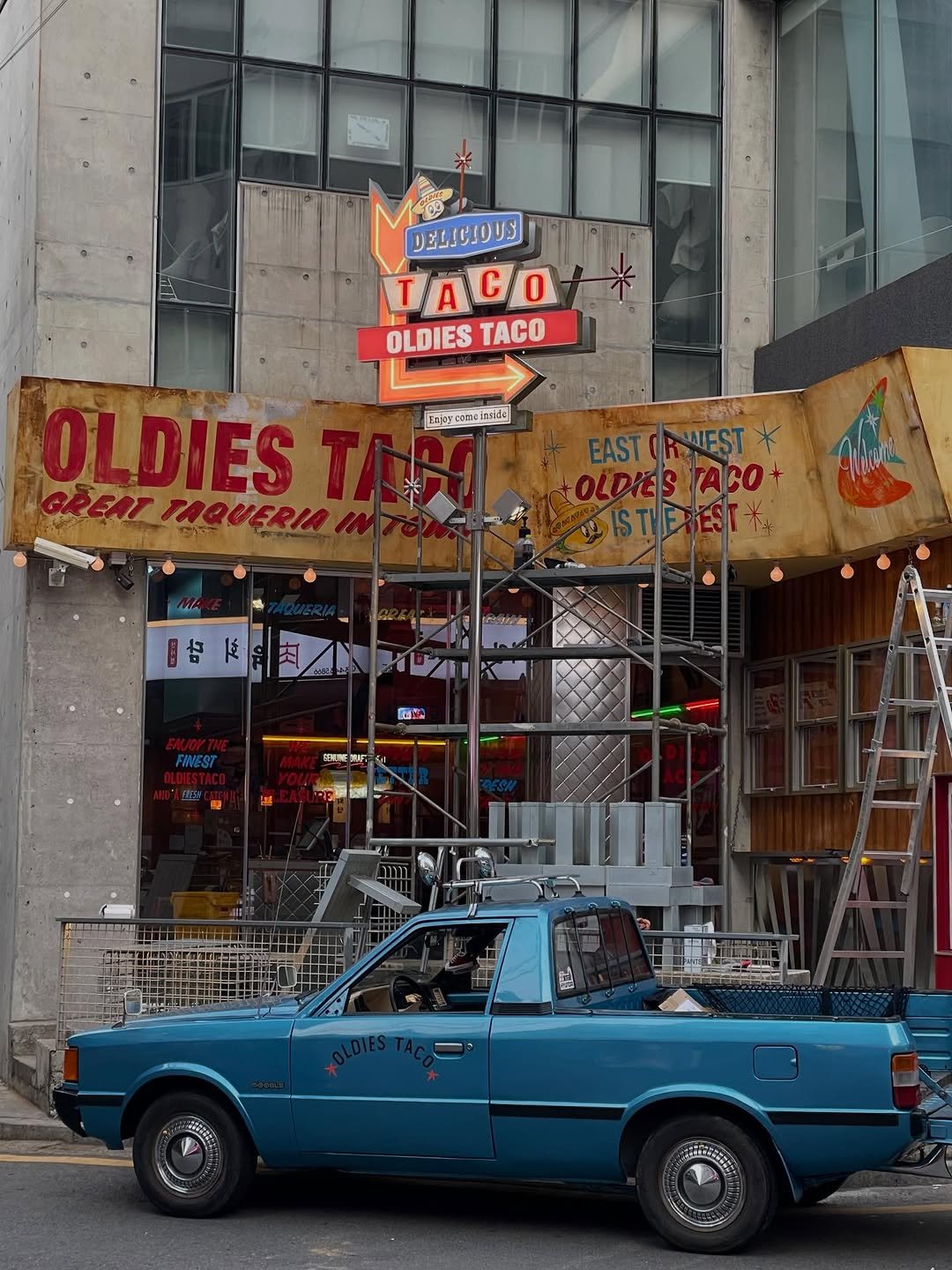 Photo by 올디스 타코 on January 31, 2026. May be an image of truck, signboard and text.