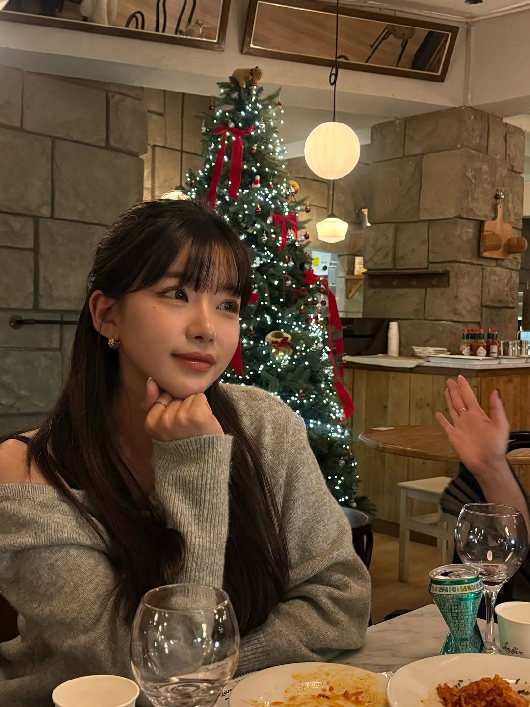 Photo by 옳음 에스테틱 유나연 | 피부훈련소•요철,좁쌀 여드름 홈케어 on December 21, 2025. May be an image of one or more people, hair and text.