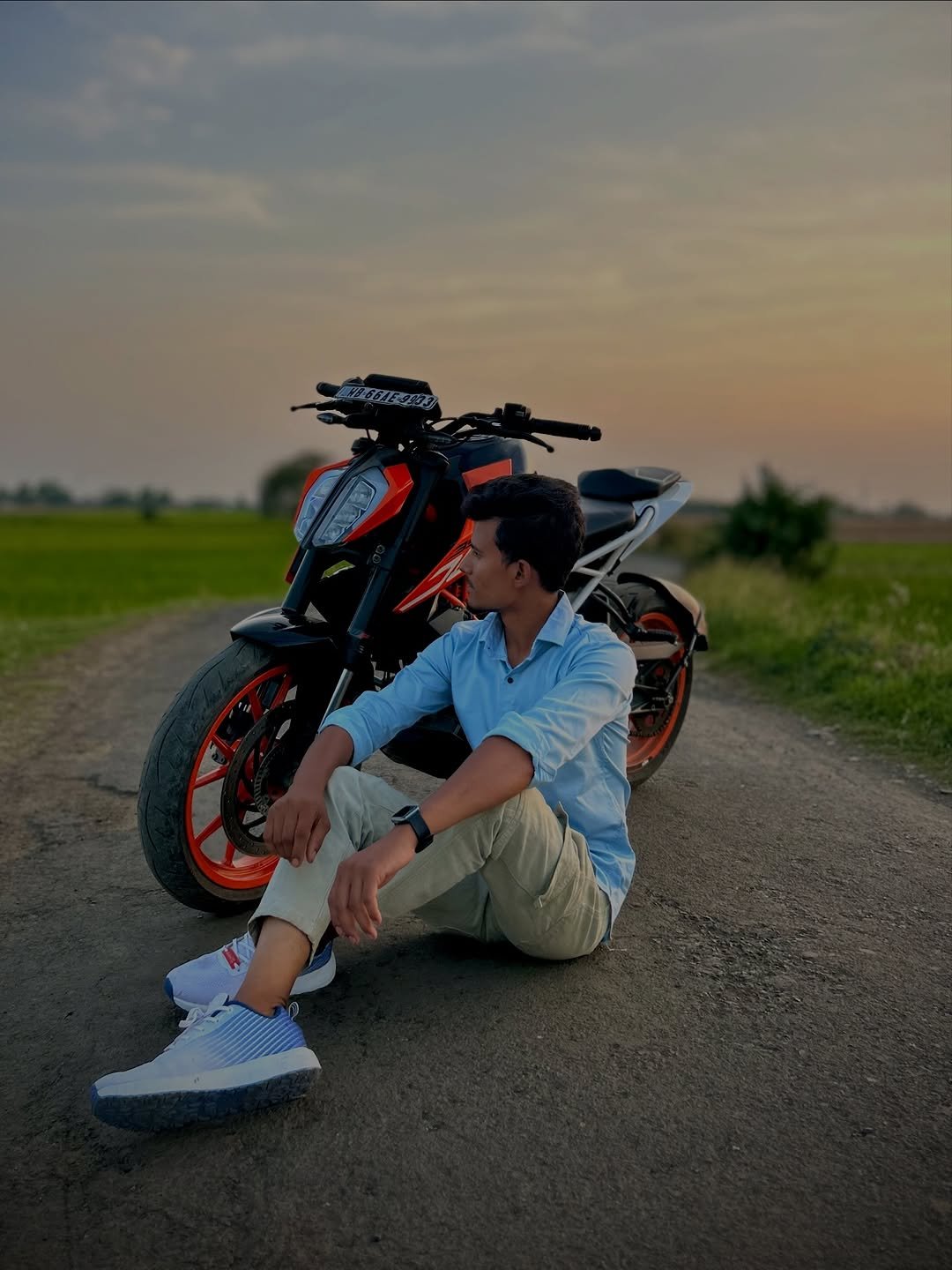 Photo by Oli_stunt_01 on April 05, 2026. May be an image of motorcycle, dirt bike, scooter, helmet, outdoors and text.