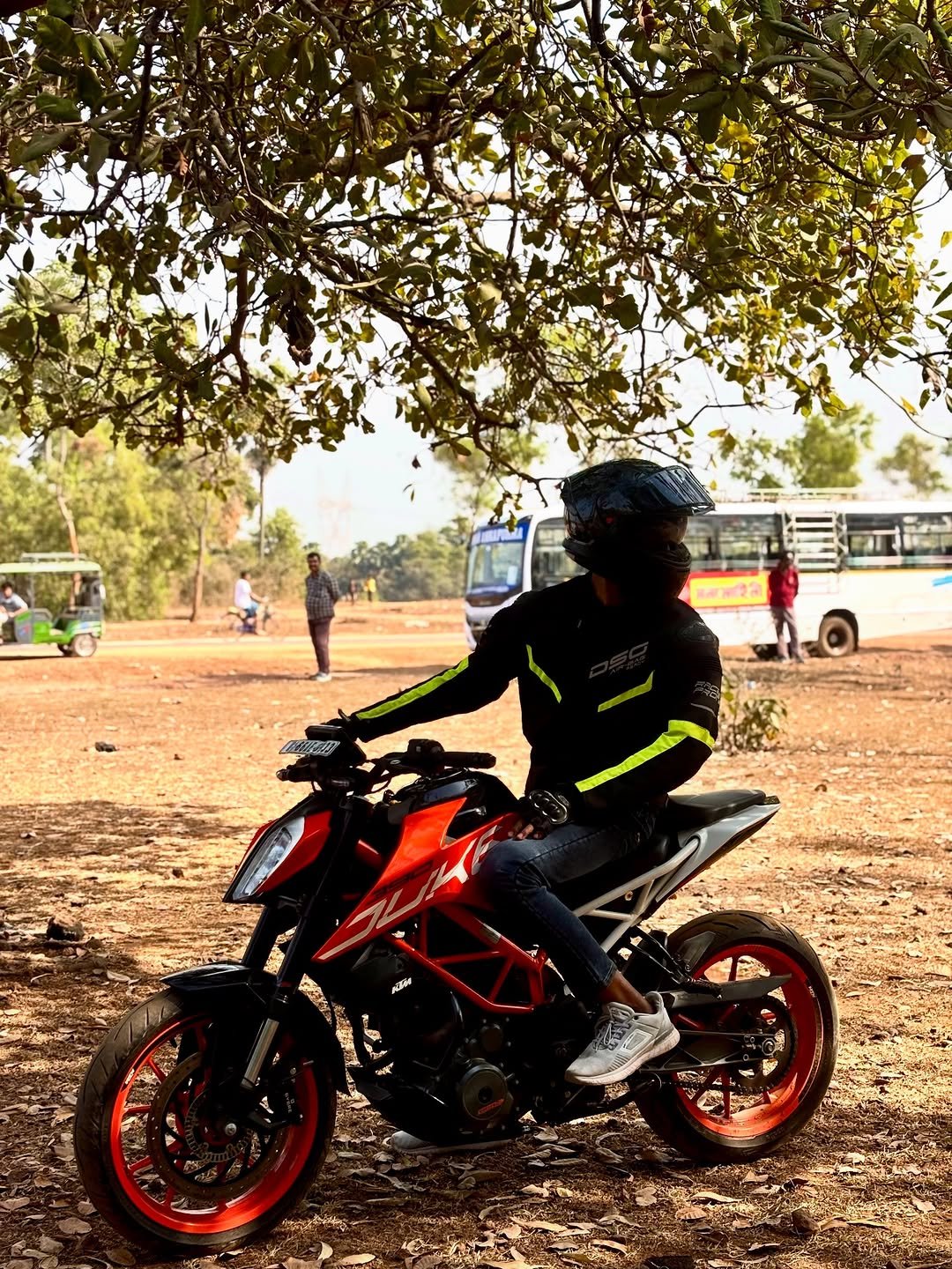 Photo by Oli_stunt_01 on February 09, 2026. May be an image of racing vehicles, dirt bike, motorcycle, helmet and text.