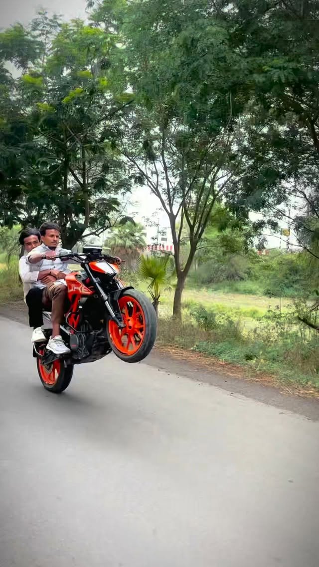 oli_stunt_01 게시물 이미지: power of dukey 💥🔥

#bikelife #rider #reels...