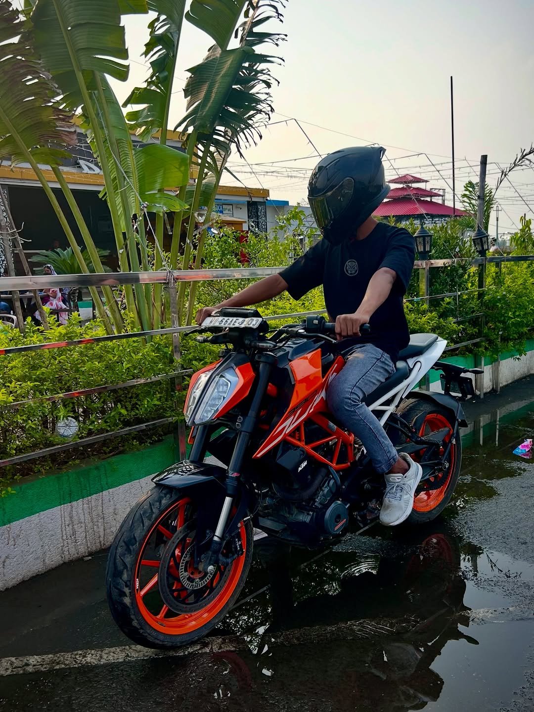 Photo by Oli_stunt_01 on April 02, 2026. May be an image of dirt bike, motorcycle, helmet and text.