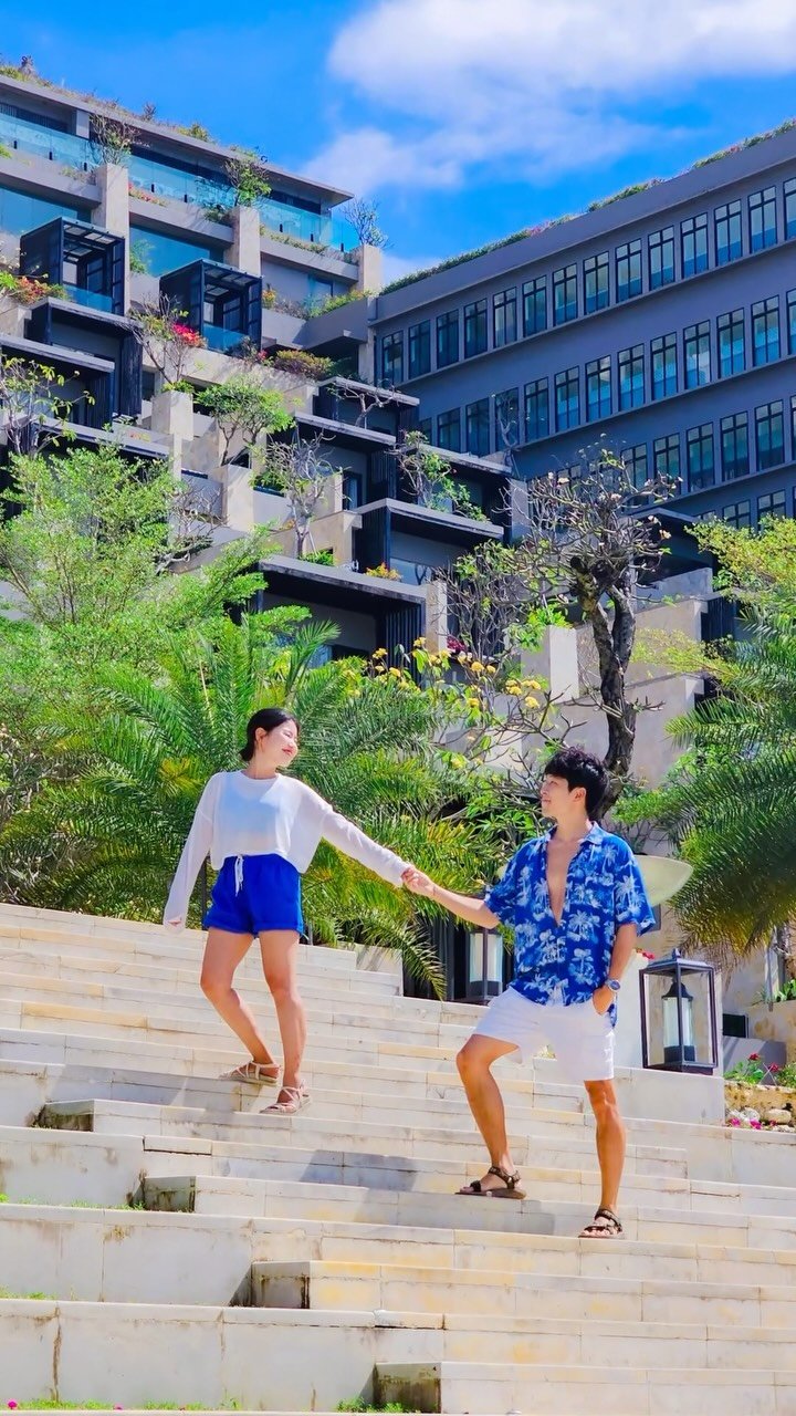 oliver_travel_ 게시물 이미지: 👇🏻장소와 촬영법은 아래에 정리해둘게요

멋진 계단에서 커플사진 찍는 방법👫...