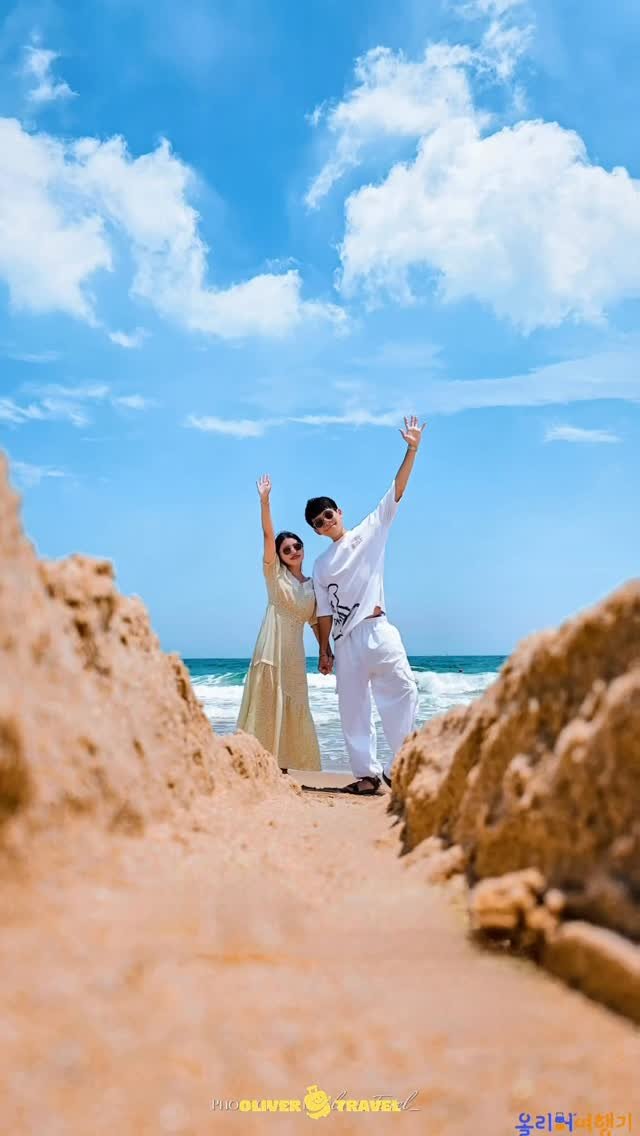 oliver_travel_ 게시물 이미지: ⬇️ 장소와 촬영법 구도는 아래에 정리해둘게요 

해변에서 사진 찍고...