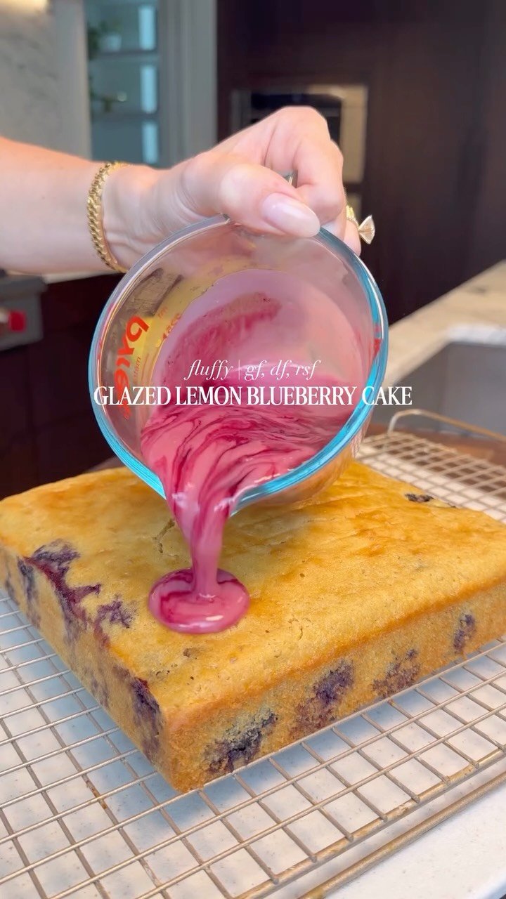 olivia.adriance 게시물 이미지: GLAZED BLUEBERRY LEMON CAKE (GF, DF, RSF)✨ The...