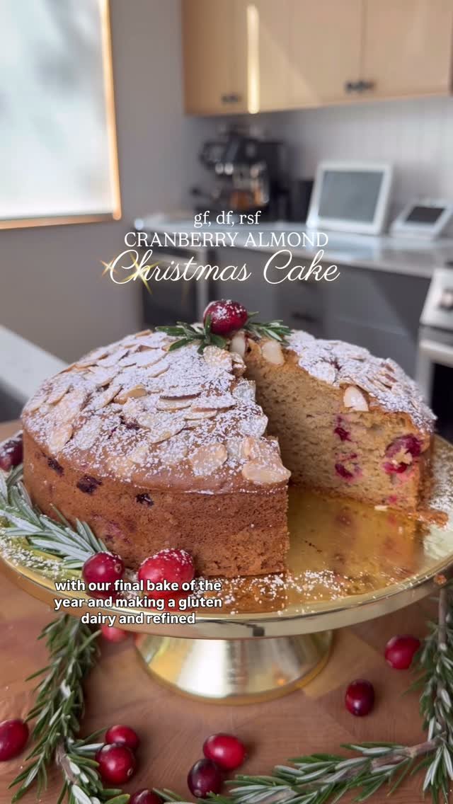 olivia.adriance 게시물 이미지: CRANBERRY ALMOND CHRISTMAS CAKE (GF, DF, RSF)✨...