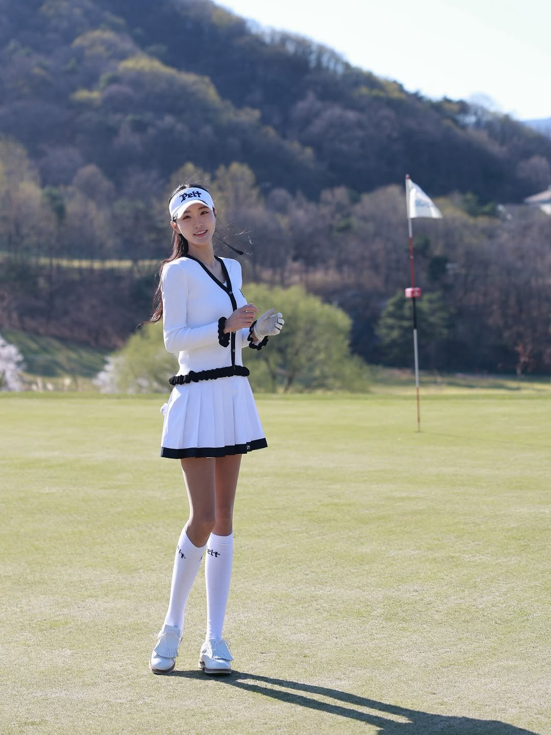 Photo shared by 올리빈🅿🆄🆁🅴🅴🅴 on April 15, 2026 tagging @peltgolf. May be an image of golf, golf course and text.