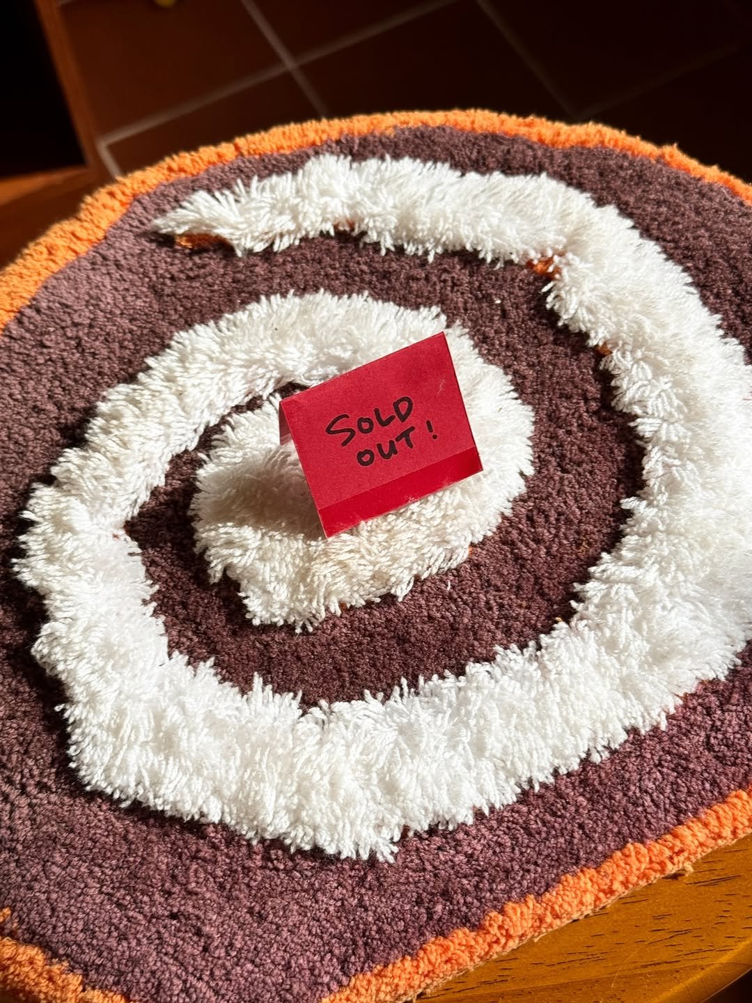 Photo by 올리롤리 ㅣ 시나몬롤 ㅣ 안양빵집ㅣ 인덕원맛집 on October 30, 2025. May be an image of chiffon cake, whipped cream, chocolate cake, wafer and text that says 'SOLD SOLD OUT'.