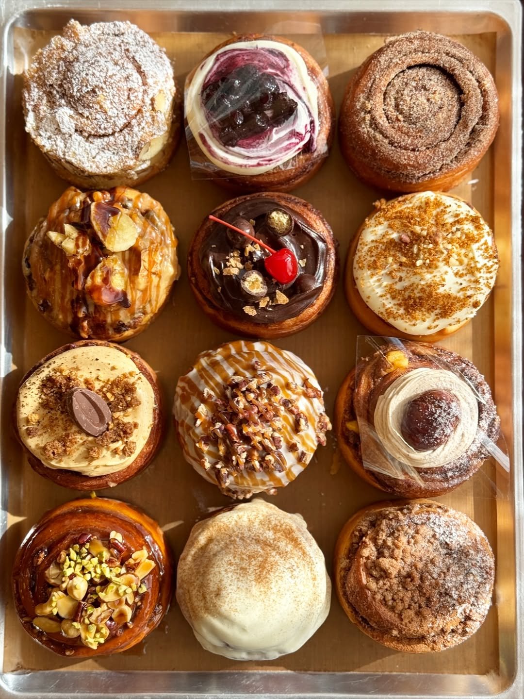 Photo by 올리롤리 ㅣ 시나몬롤 ㅣ 안양빵집ㅣ 인덕원맛집 in Anyang City, Korea. May be an image of babka, muffin, eclair, tart and text.