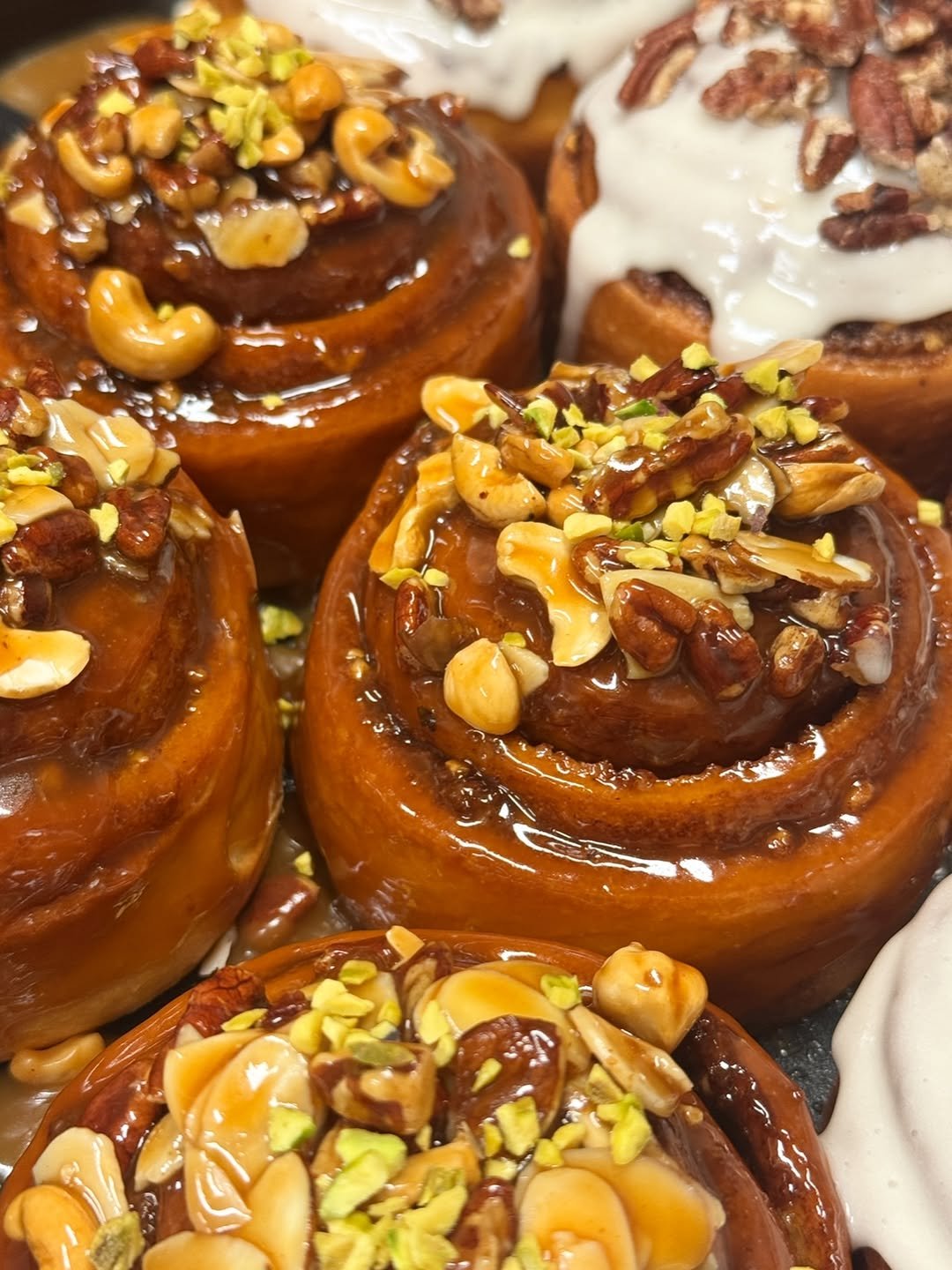 Photo by 올리롤리 ㅣ 시나몬롤 ㅣ 안양빵집ㅣ 인덕원맛집 in Anyang City, Korea. May be an image of cinnamon roll, babka, sweet roll, buns, pecans and text.