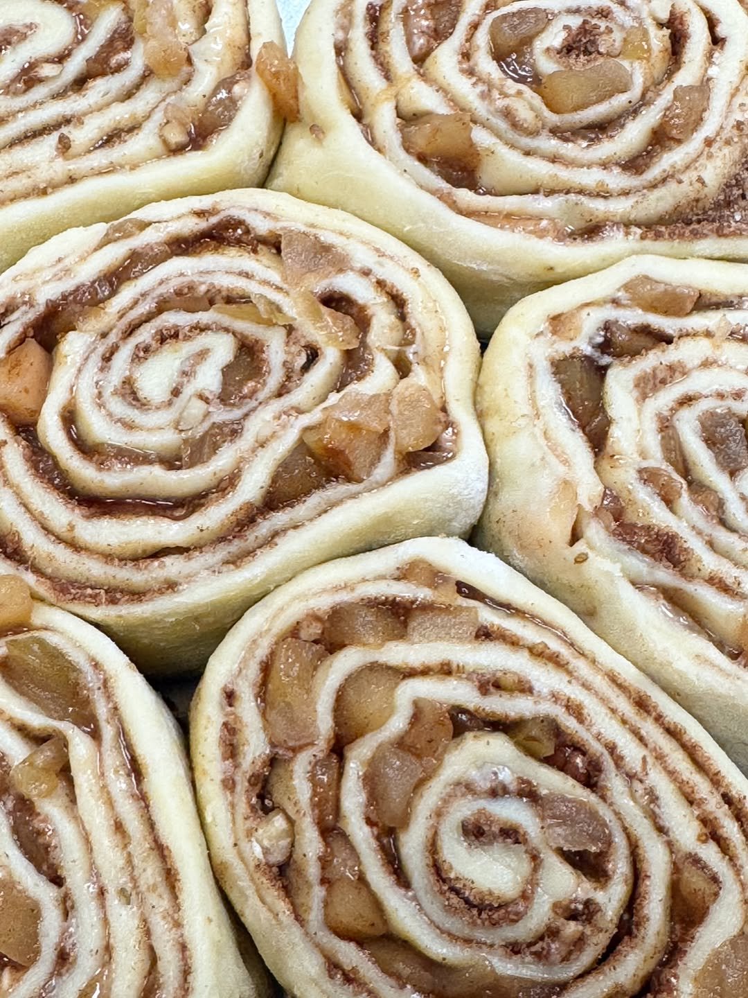 Photo by 올리롤리 ㅣ 시나몬롤 ㅣ 안양빵집ㅣ 인덕원맛집 in Anyang City, Korea. May be an image of cinnamon roll, babka, buns, cream cheese, sweet roll and text.