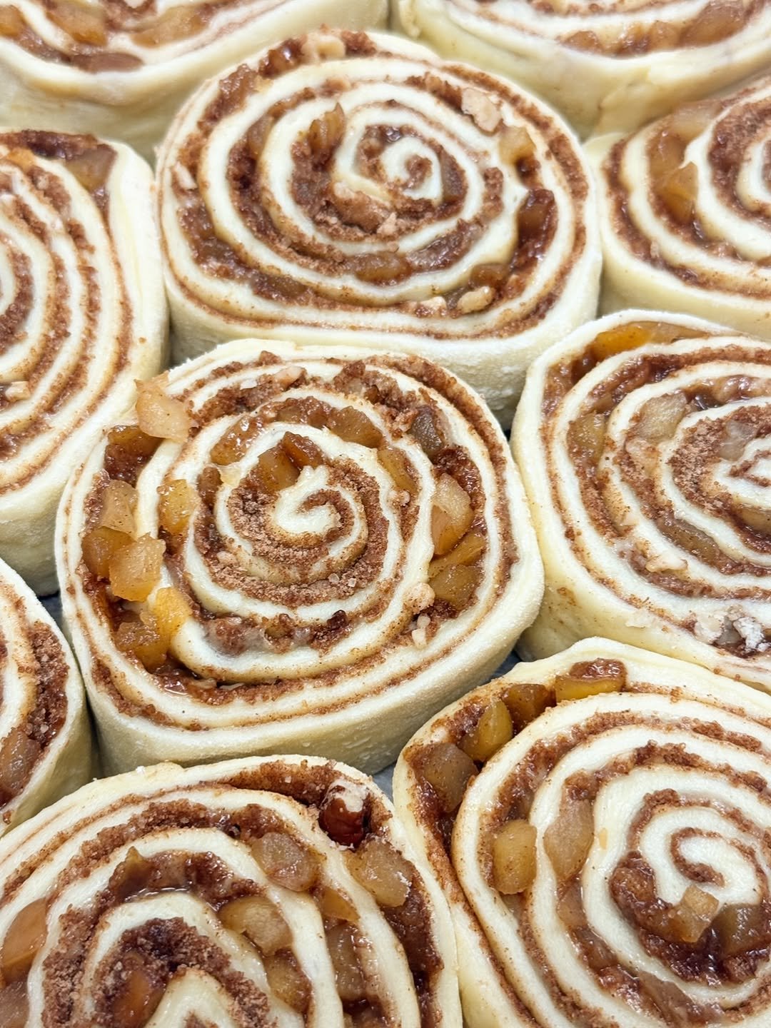 Photo by 올리롤리 ㅣ 시나몬롤 ㅣ 안양빵집ㅣ 인덕원맛집 in Anyang City, Korea. May be an image of cinnamon roll, babka, sweet roll, buns, cream cheese and text.
