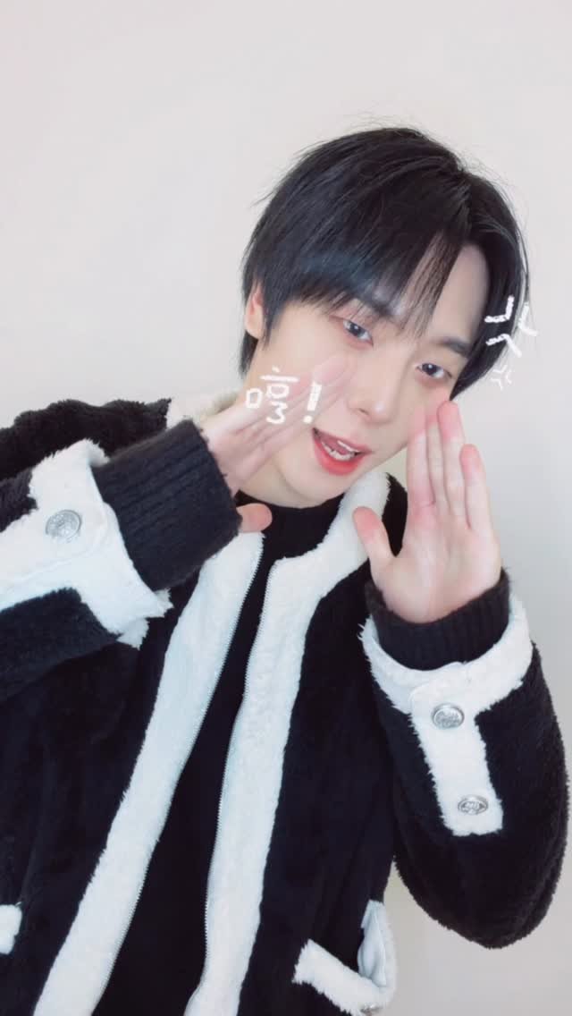 omega_x_official 게시물 이미지: がんばれ 😽

#OMEGA_X #오메가엑스 #JEHYUN #제현