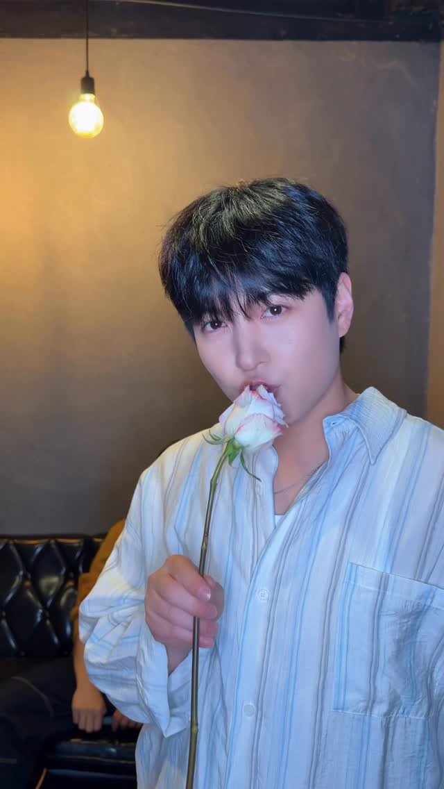 omega_x_official 게시물 이미지: It‘s my birthday 😘🌹

#OMEGA_X #오메가엑스 #JAEHAN...