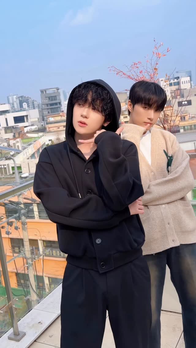 omega_x_official 게시물 이미지: Number Number 🤙📞

#OMEGA_X #오메가엑스 #JAEHAN #YECHAN