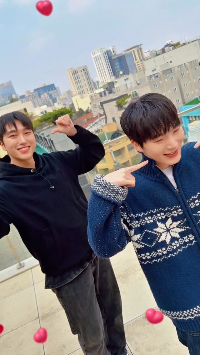 omega_x_official 게시물 이미지: 한번만 안아줘 🩷

#OMEGA_X #오메가엑스 #SEBIN #KEVIN