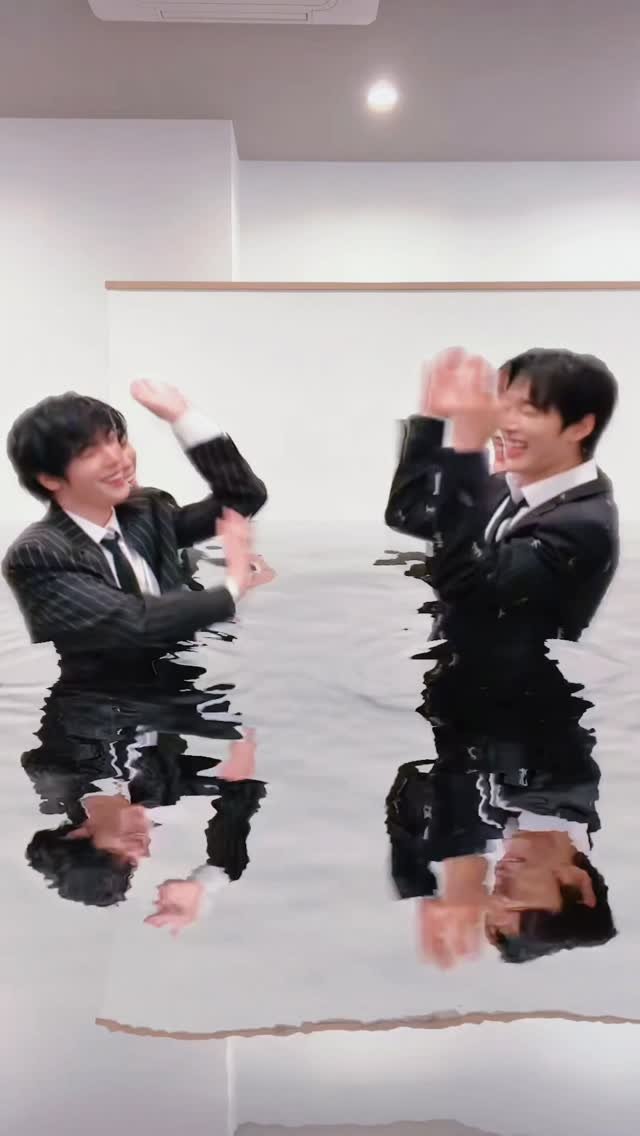 omega_x_official 게시물 이미지: swim 〰️ swim 🏊🌊

#OMEGA_X #오메가엑스