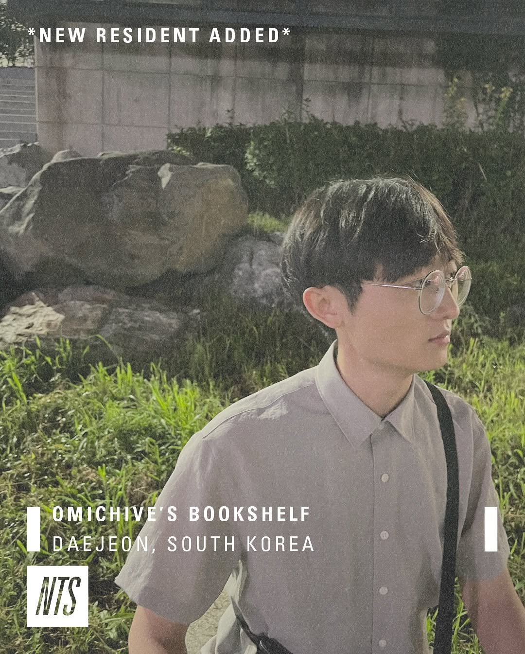 Photo by 오미카이브 (omichive) on September 26, 2025. May be an image of 1 person and text that says '*NEWRESIDENTADDED* NEW RESIDENT ADDED* I OMICHIVE' OMICHIVE'SBOOKSHELF S BOOKSHELF DAEJEON, L DAEJEON,SOUTHKOREA SOUTH NTS'.