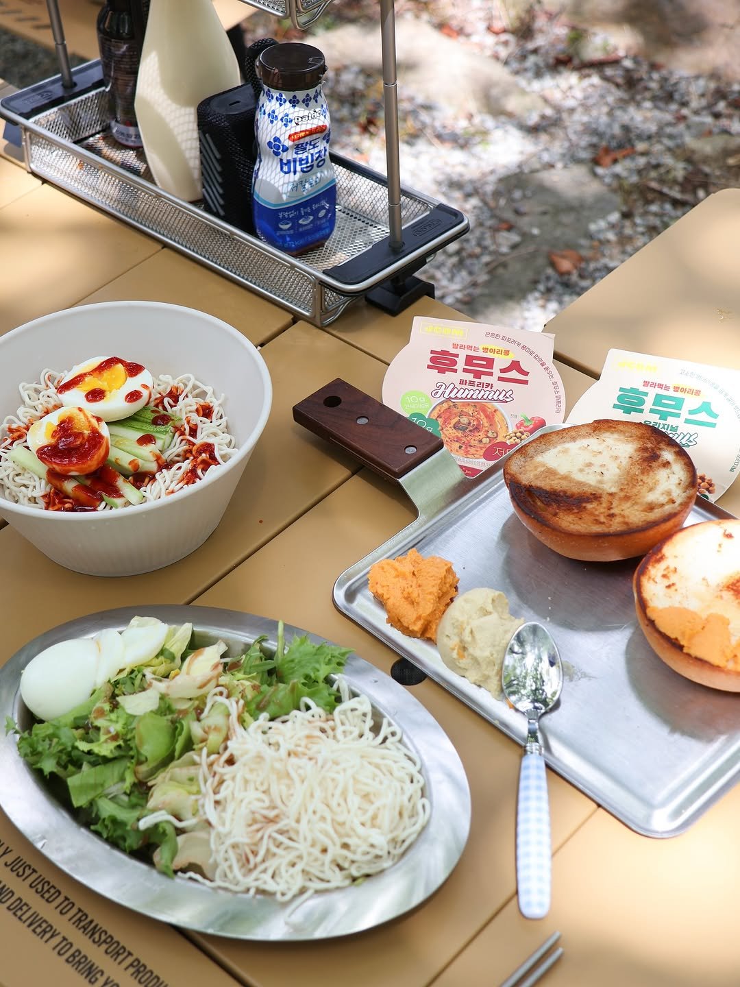 Photo shared by 오모모캠| 캠핑 | 캠핑장추천 | 드론 | 정보요정🧚♀️ on July 29, 2025 tagging @jcdm_official. May be an image of campsite, pasta, sandwich, spaghetti, picnic and text.