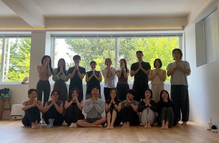 onemoreyoga 게시물 이미지: 🍀
지난 주말 ’아사나의 원리와 핸즈온 워크샵‘이 진행되었습니다.

움직임...