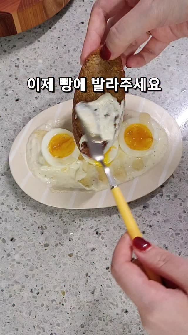 onesalim_ 게시물 이미지: 555 올리브오일로 요즘 많이들 하시는 조합, 
저도 도전해봤어요🥖

올리브오일에...
