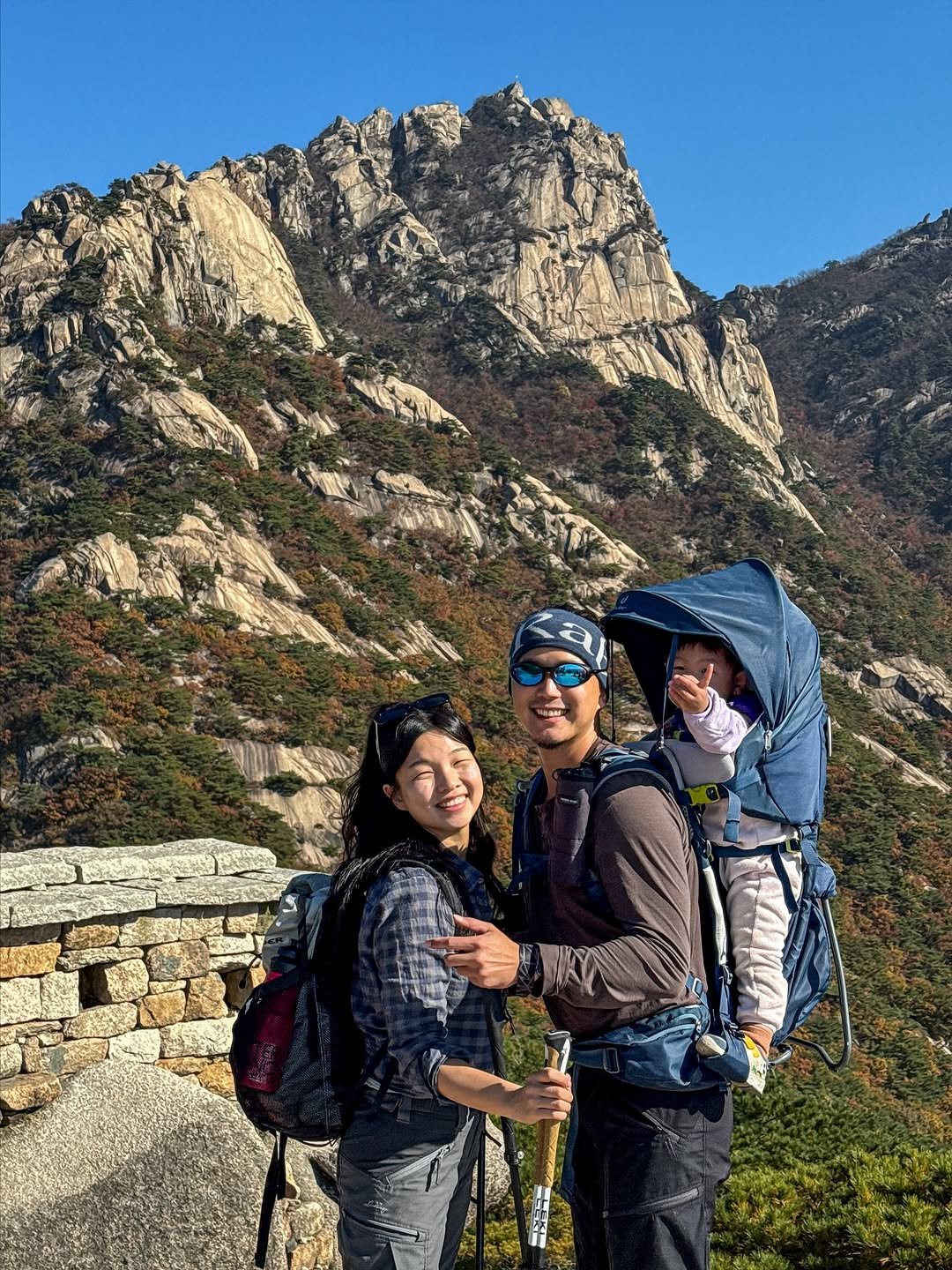 Photo by 오언주ㅣ글로벌 아기랑 여행/아웃도어 크리에이터 on November 05, 2025. May be an image of Mount Rushmore, the Great Wall of China and text.