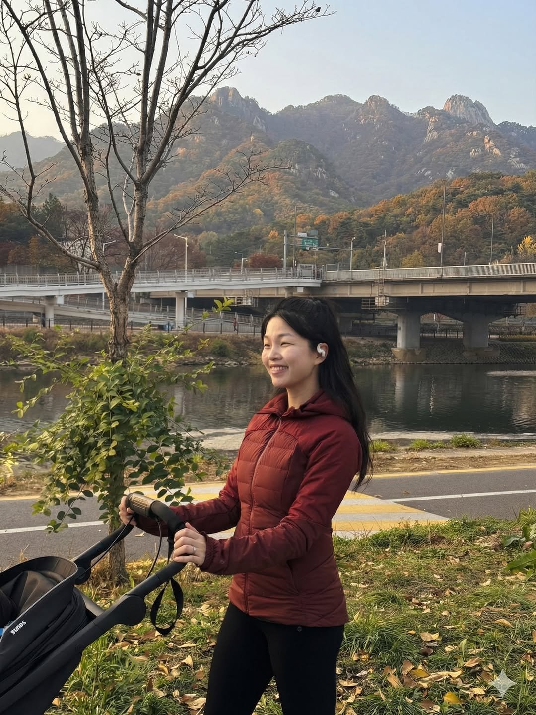 Photo shared by 오언주ㅣ글로벌 아기랑 여행/아웃도어 크리에이터 on November 30, 2025 tagging @shokzkr. May be an image of park and text.