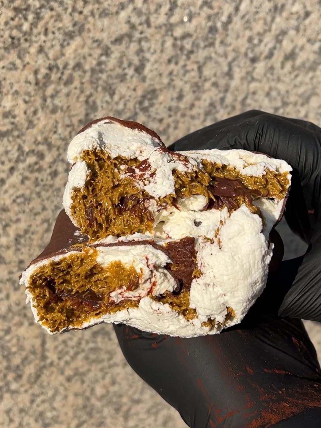 Photo shared by 온호프 베이크샵 【안산 휘낭시에 전문점】 on February 27, 2026 tagging @onhope_bakeshop. May be an image of food and text.