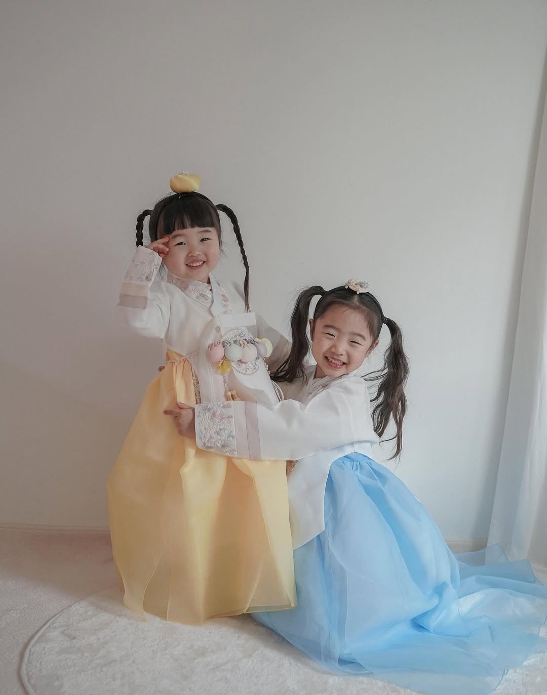 Photo by 온이프홈 𝚘𝚗𝚒𝚏 𝚑𝚘𝚖𝚎 *⑅ on February 17, 2026. May be an image of child, costume and text.