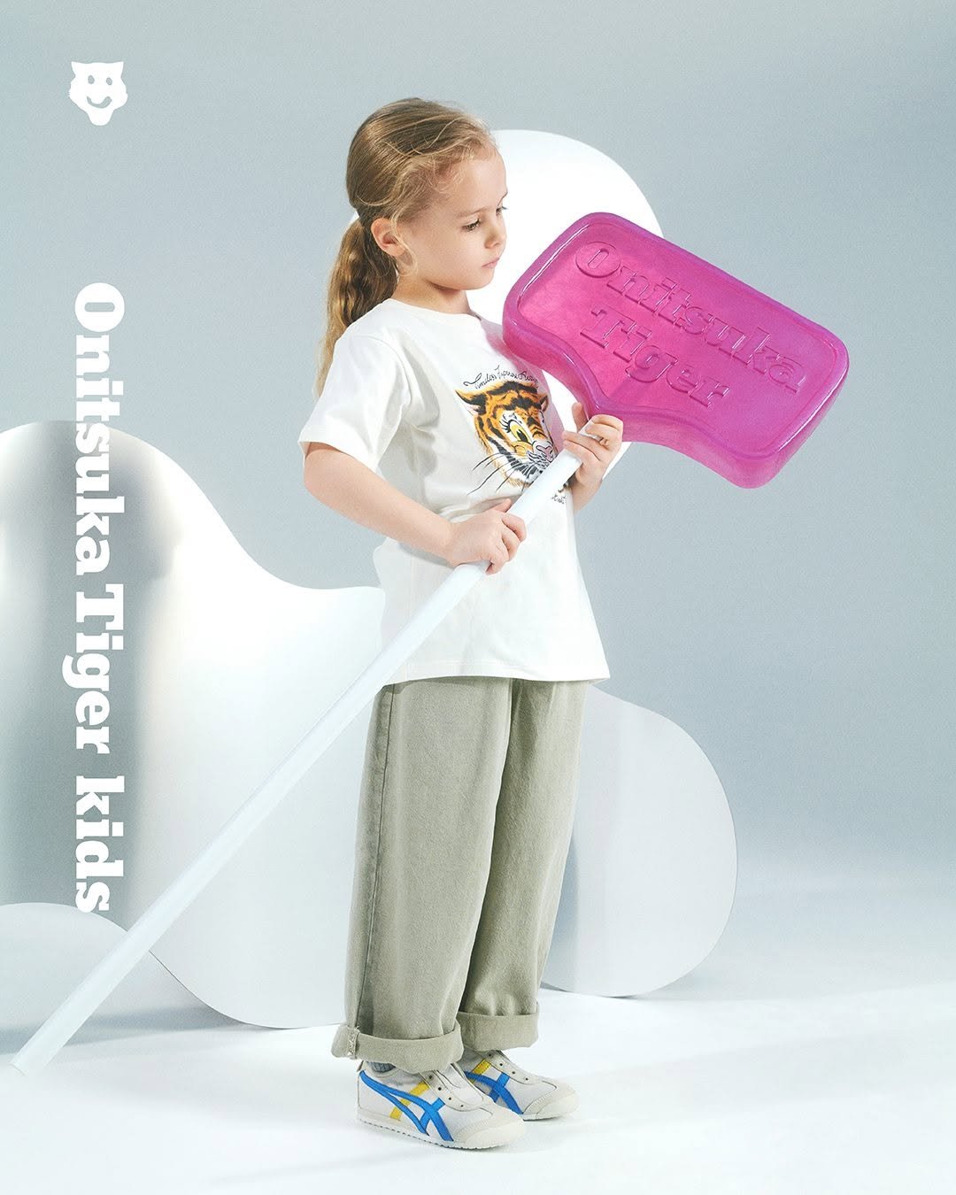 Photo by Onitsuka Tiger Korea on April 28, 2026. May be an image of child, spatula, shovel, baby shoes, dustpan and text that says 'Onabuka Ngjes nitsuk Onitsuka Tiger kids'.