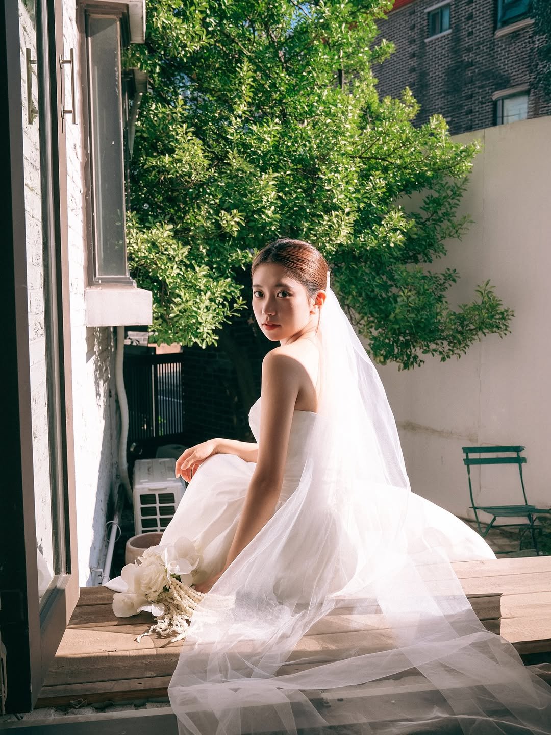 Photo shared by 온리/신익수 제주스냅 서울스냅 커플스냅 on September 13, 2025 tagging @nanige_moment, @iedemo_graphy, @nomore_carrot, @casablrose_dress, @only.grapher_wedding, @makeupsujin, and @forget_silkflower. May be an image of 1 person, dress, wedding and text.