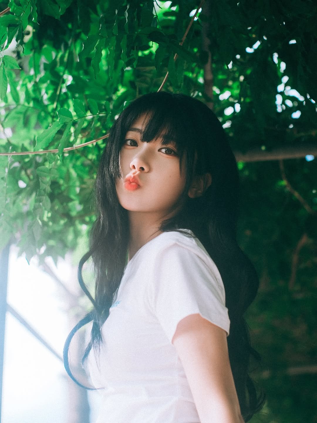 Photo shared by 온리/신익수 제주스냅 서울스냅 커플스냅 on September 17, 2025 tagging @nanige_moment, @iedemo_graphy, and @nomore_carrot. May be an image of 1 person, hair, outdoors and text.