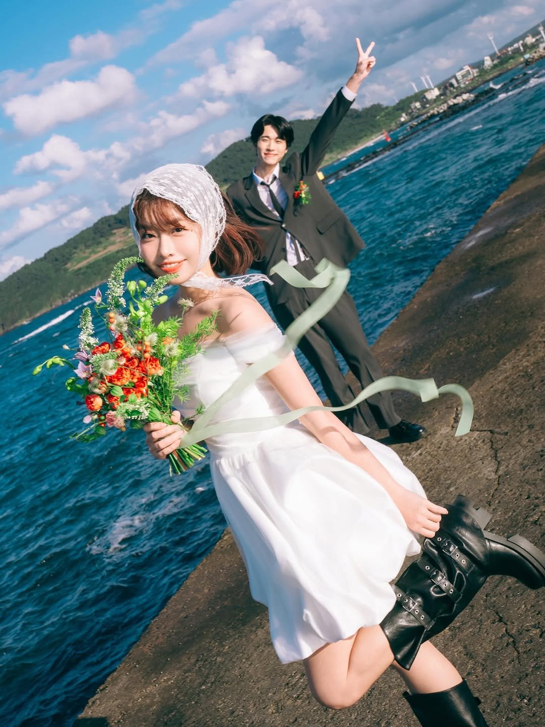 Photo shared by 온리그래퍼 신익수/ 제주스냅 서울스냅 웨딩스냅 커플스냅 on December 08, 2025 tagging @yeon._.ii_, @beautyinside_jeju, @kan_tailor_, and @only.grapher_wedding. May be an image of prairie gentian, wedding and text.