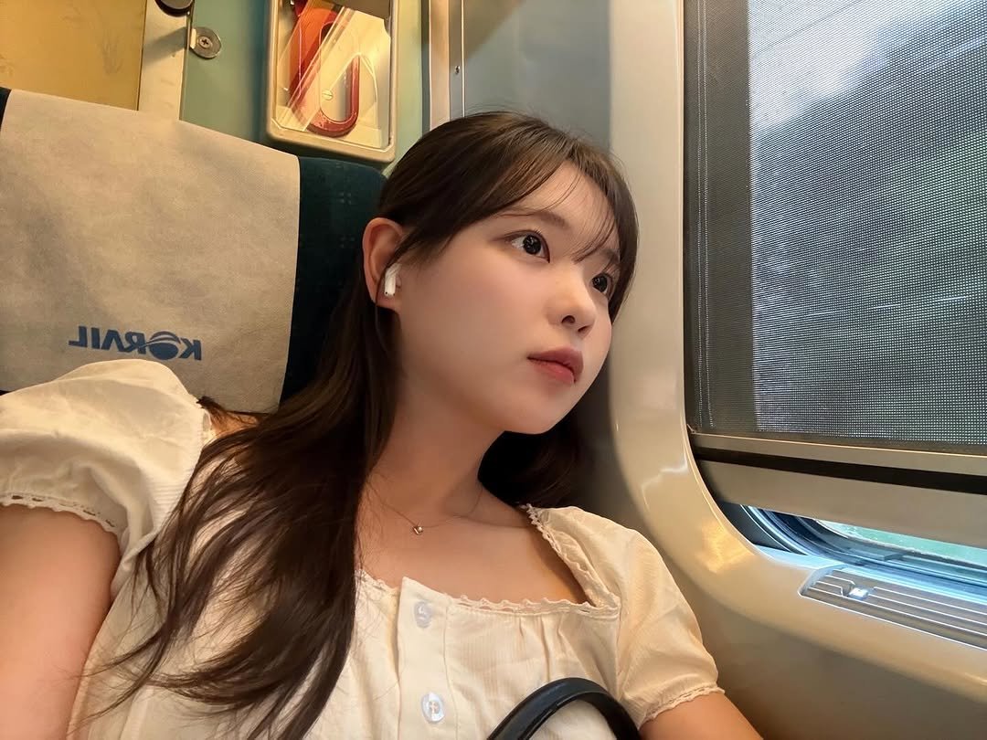 Photo by 온리원 | 자기계발 • 청년혜택 • 마인드셋 on July 17, 2025. May be an image of 1 person, hair, train and text.