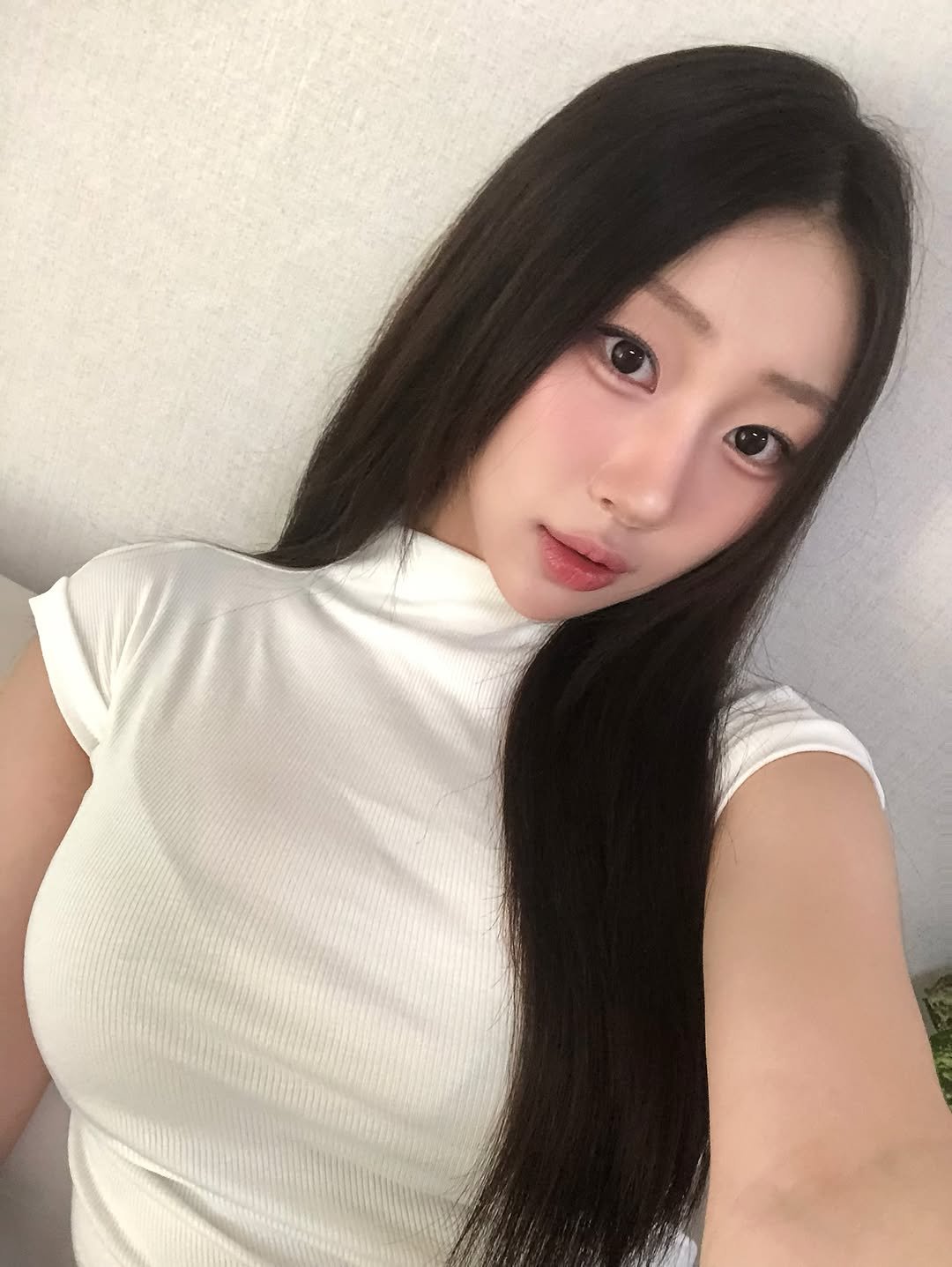 Photo by 장진원 JINWON on June 14, 2025. May be a selfie of 1 person, hair, top and text.
