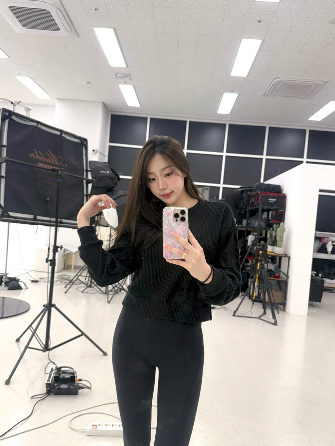 Photo by 장진원 JINWON on November 14, 2025. May be an image of one or more people, hair, top and text.