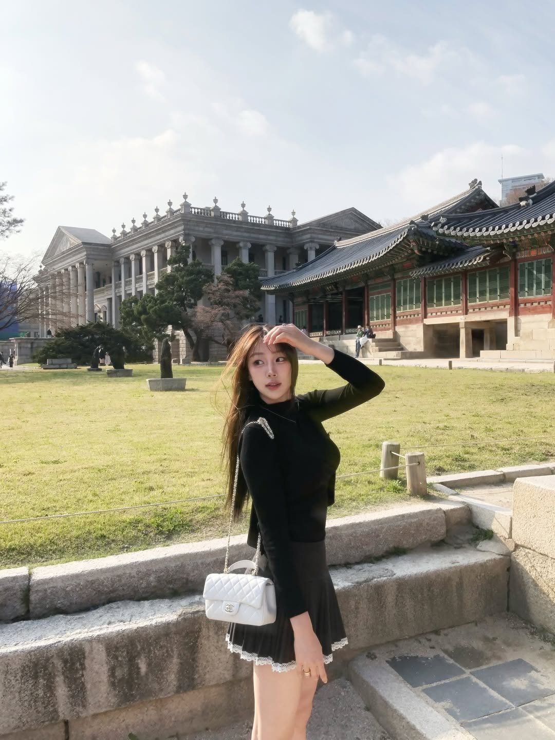 Photo by 장진원 JINWON on April 06, 2026. May be an image of Gyeongbokgung Palace and text.