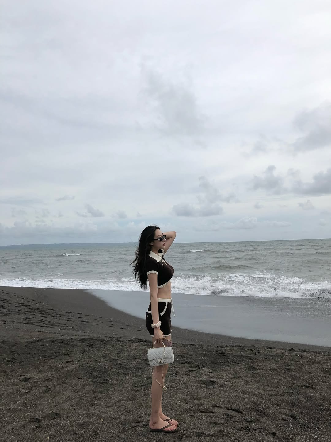 Photo by 장진원 JINWON on December 28, 2025. May be an image of ocean, beach and text.