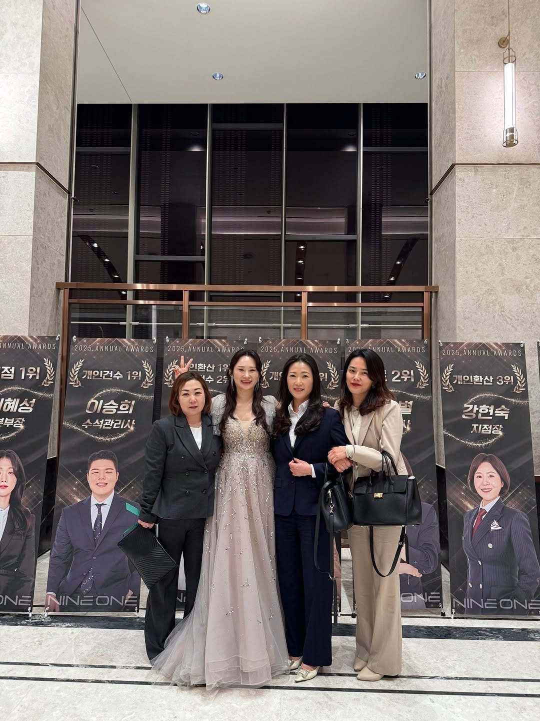 only_jyj_vely 게시물 이미지: .
3월은 개인적으로도
팀으로도 의미 있는 시간 🫧

한 사람의 결과가 아니라
같은...