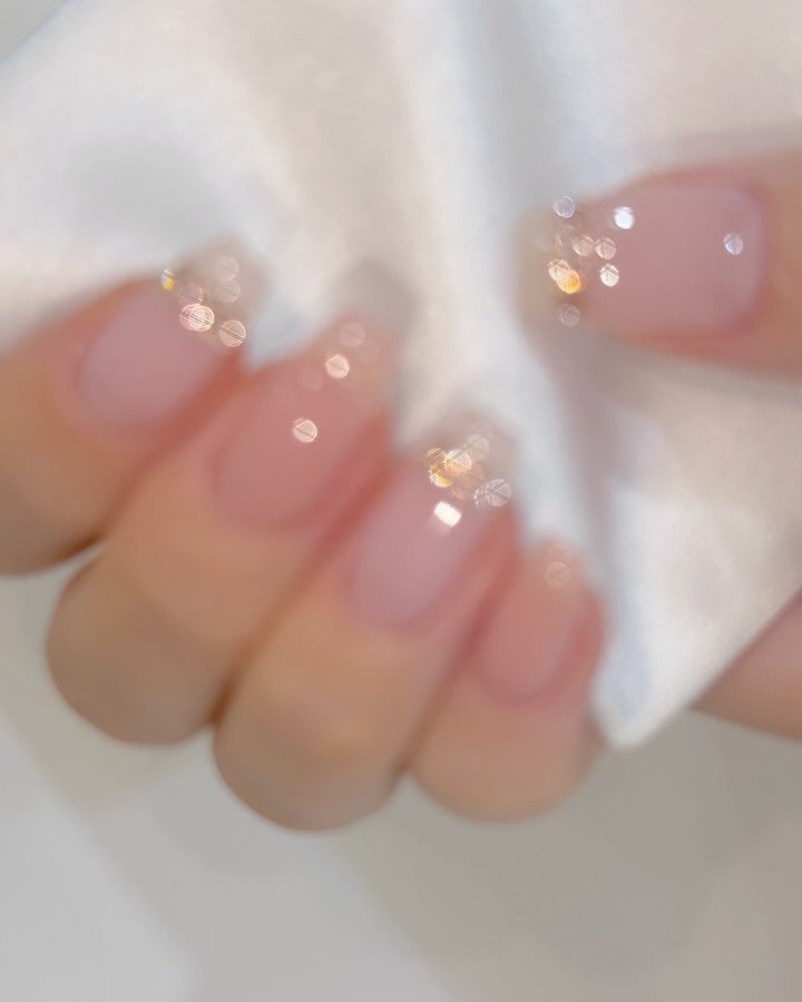 onunail_bom 게시물 이미지: ෆ⸒⸒ 9월아트 2번 ෆ⸒⸒

로즈골드컬러로 가을느낌 물씬나는🧡

#오앤유네일...