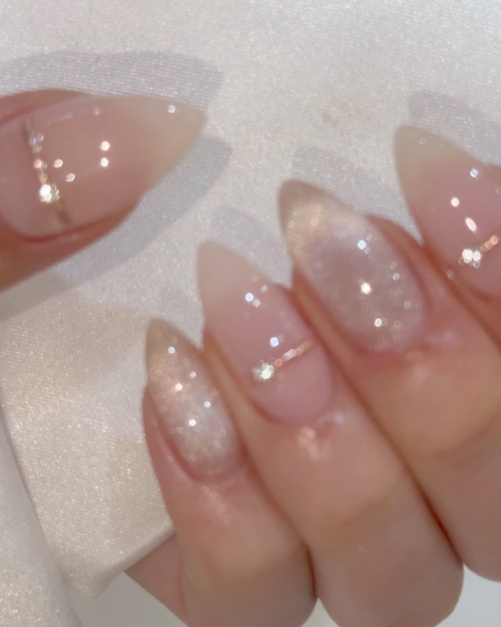 onunail_bom 게시물 이미지: ෆ⸒⸒ 1월이벤트 2번 ෆ⸒⸒

베이지톤 자석젤에 미러반지아트💍✨

#오앤유네일...